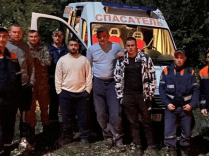 Новороссийские спасатели более восьми часов искали в лесу заблудившуюся компанию