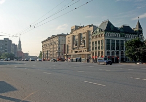 Затруднено движение из-за пожара в жилом доме в центре Москвы