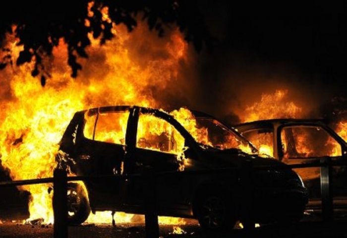 На юге Швеции сгорели десять автомобилей
