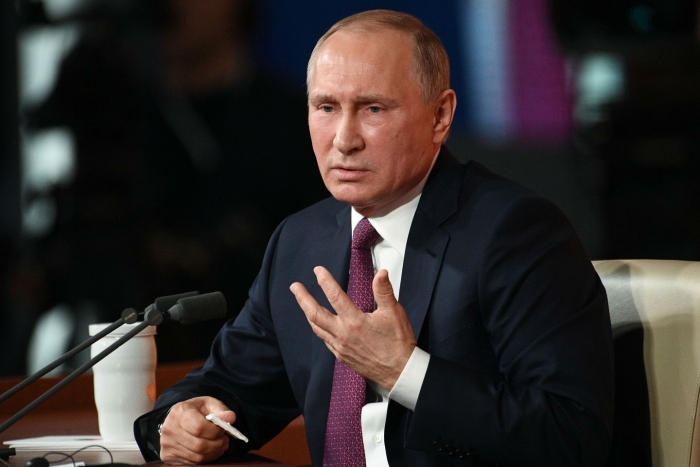 Путин назвал выступающих против господдержки семей «моральными уродами»