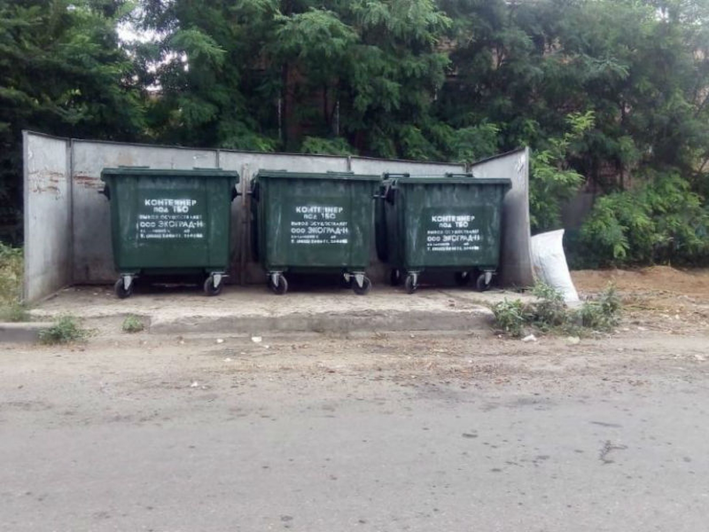 В Туапсинском районе установили более 500 контейнеров для ТКО нового образца
