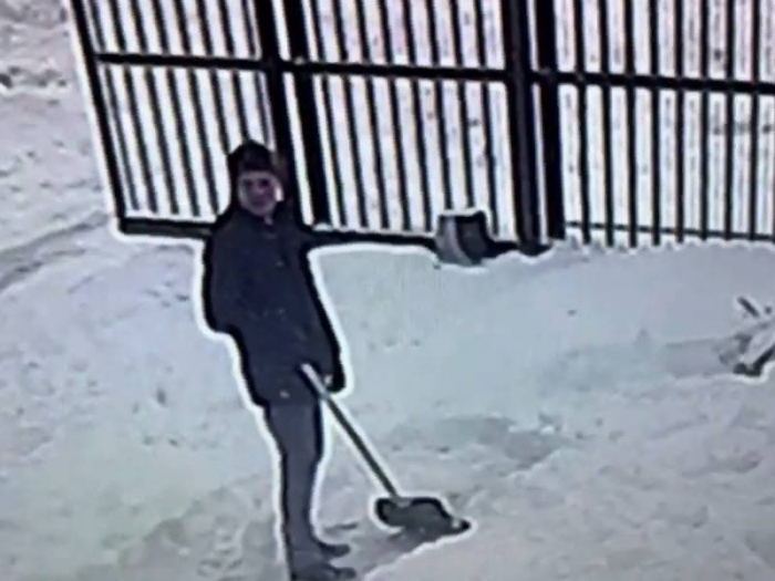 Глава Краснодара вооружился лопатой и вышел расчищать снег